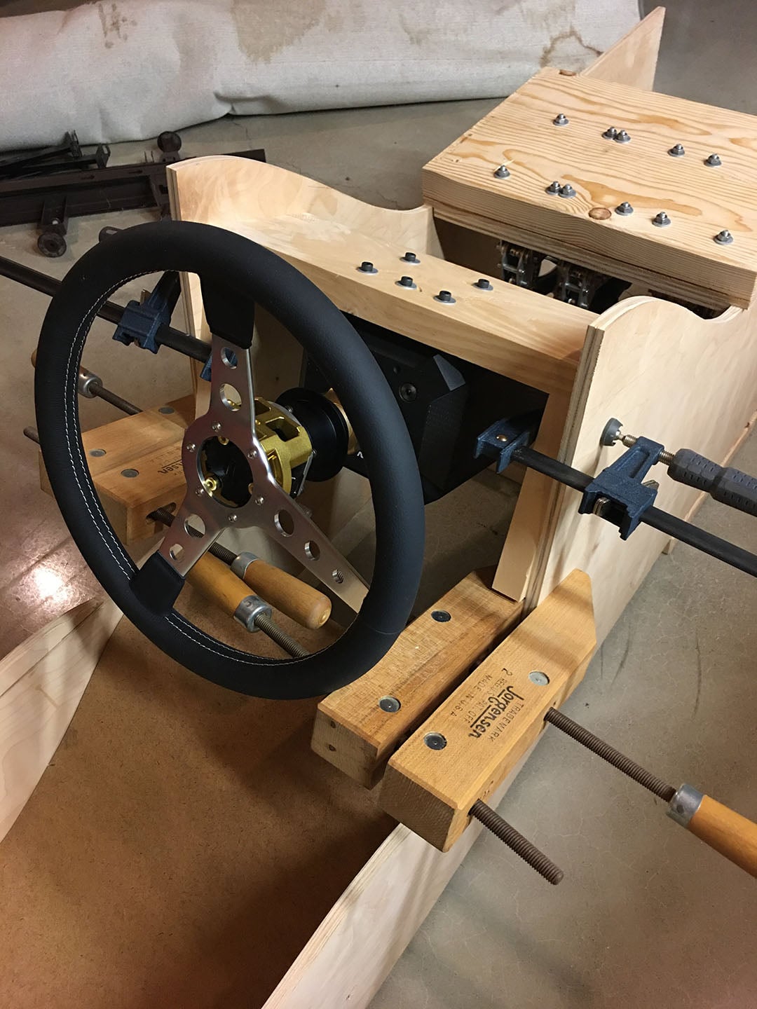 Steering wheel base clamped in